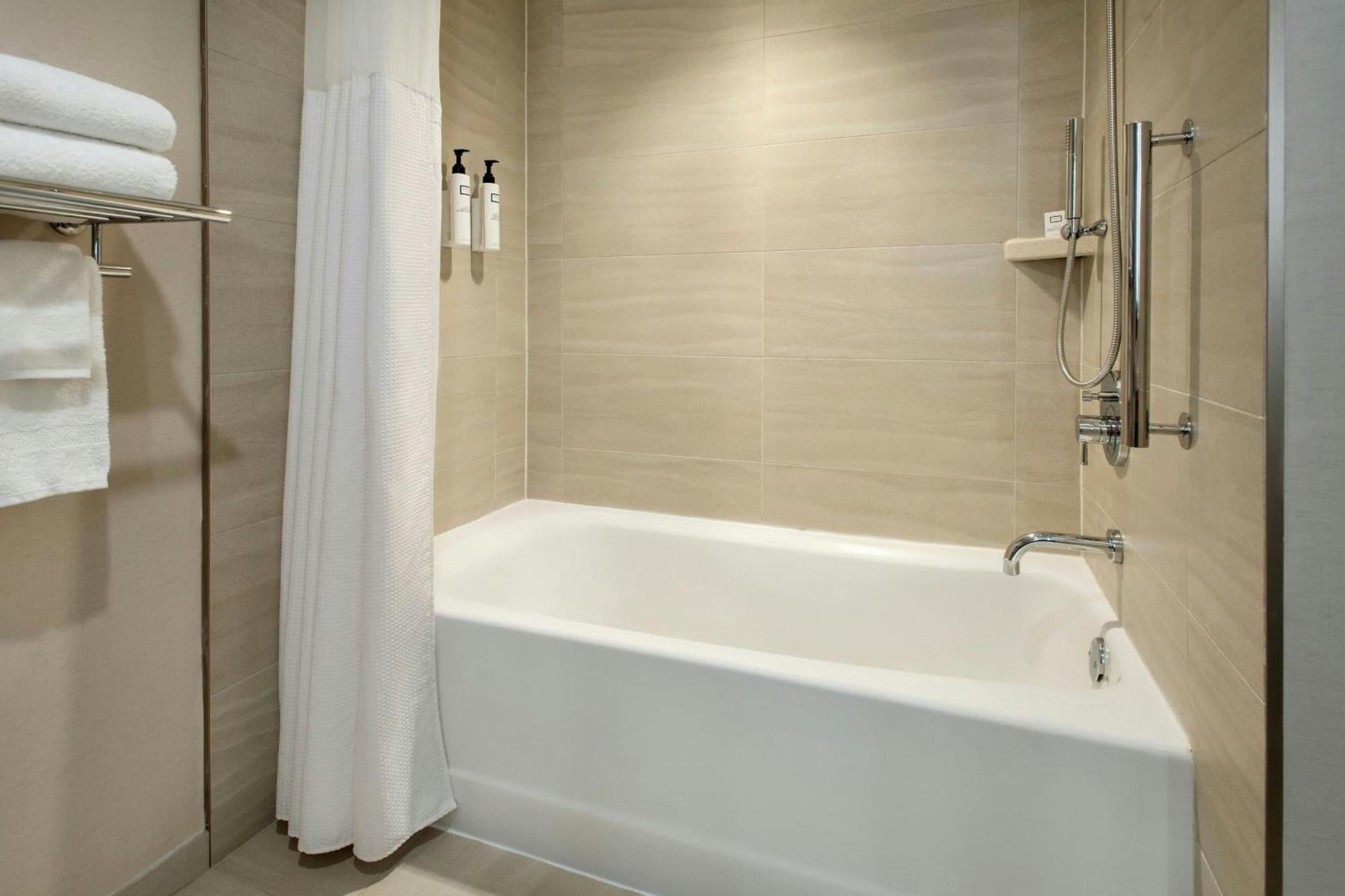 Queen Room Two Queen Beds Balcony Water View
